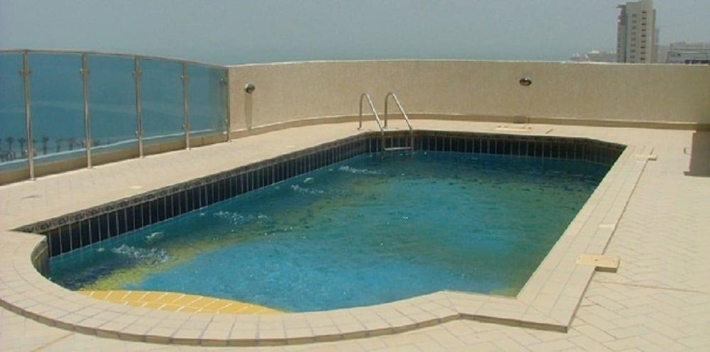 Готель Le Royal Corniche Salmiya Екстер'єр фото