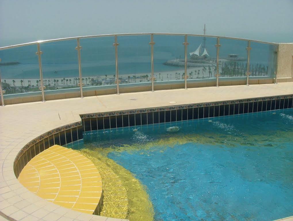 Готель Le Royal Corniche Salmiya Екстер'єр фото