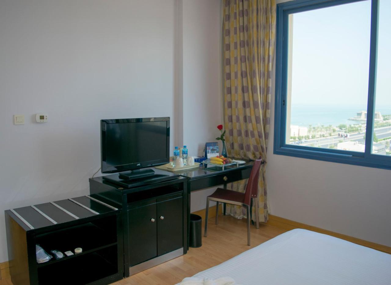 Готель Le Royal Corniche Salmiya Екстер'єр фото